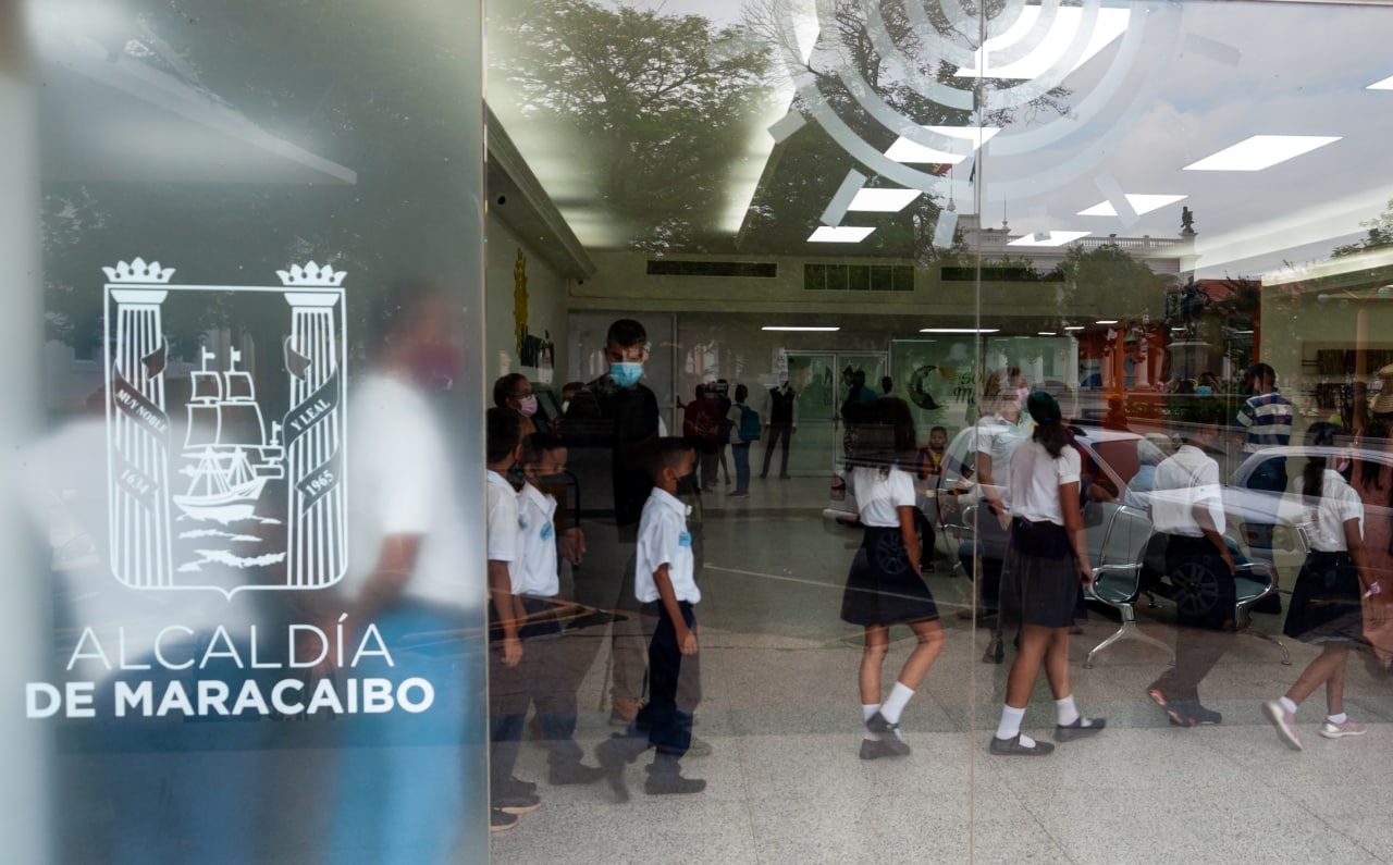 “La Escuela va a la Alcaldía”, el nuevo programa educativo para conocer el edificio municipal (5) Inicia programa educativo "La Escuela va la Alcaldía" en Maracaibo