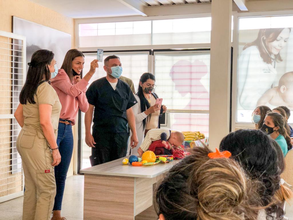 Primera dama de Maracaibo ofreció taller de Sensibilización y Crianza Afectiva a madres gestantes (1) Vanessa Linares de Ramírez brinda taller sobre crianza afectiva