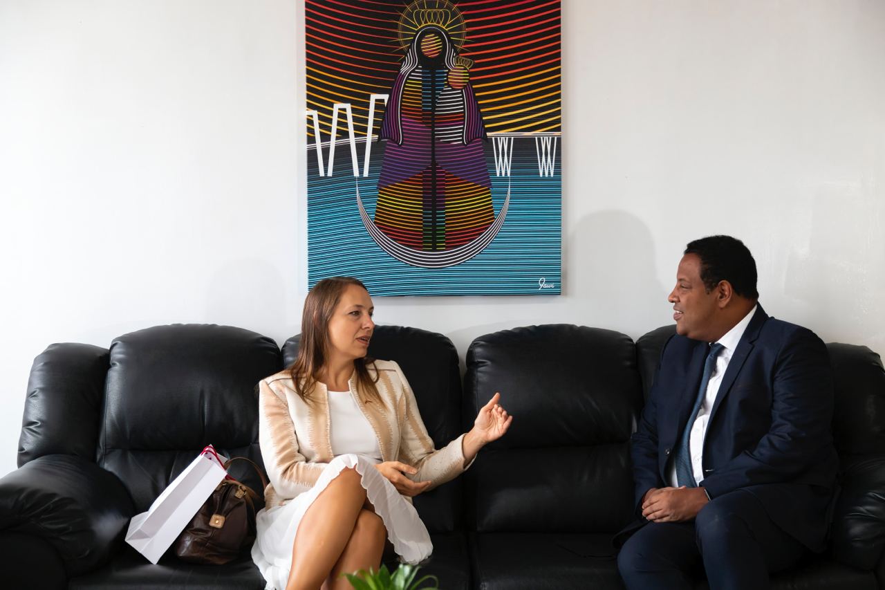 Alcalde Rafael Ramírez Colina recibió la visita de la encargada de negocios de la República de Polonia (2) Alcalde Rafael Ramírez Colina recibió la visita de la encargada de negocios de la República de Polonia