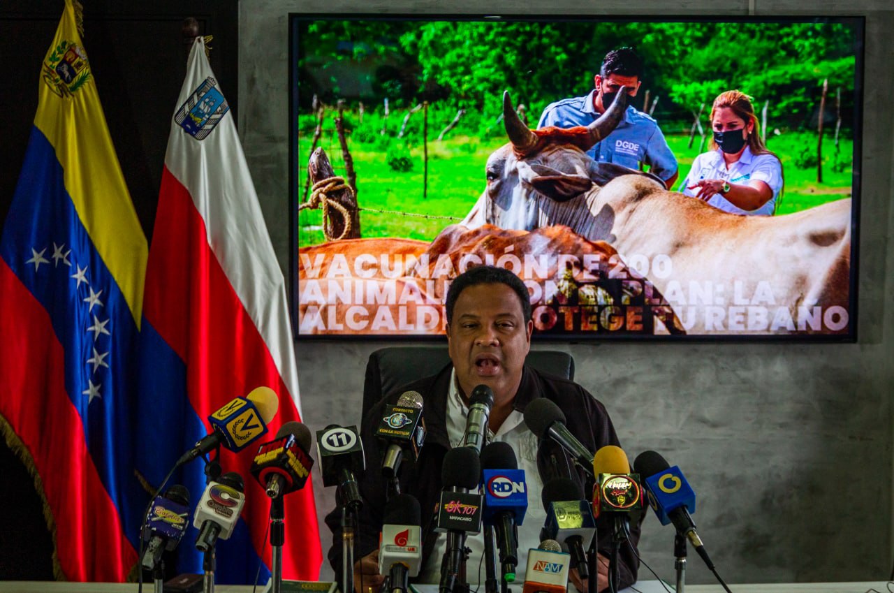 Alcaldía de Maracaibo arrancó el plan “Protege tu Rebaño” para vacunar más de 4 mil animales en la parroquia San Isidro (2) Alcalde de marcaibo