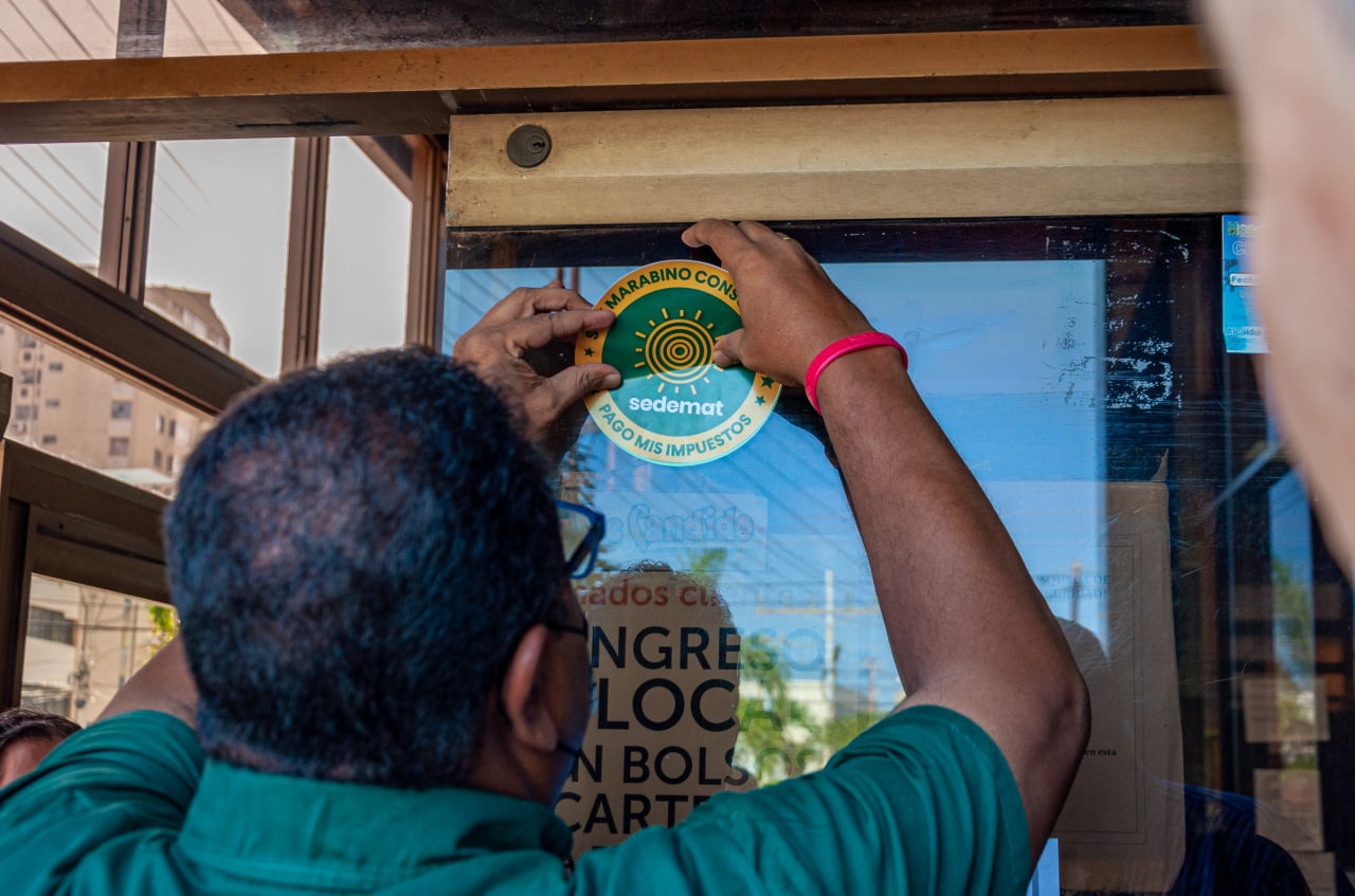 Alcalde de Maracaibo reconoció el trabajo de empresas privadas (6) Alcalde Ramírez Colina reconoció a cuatro empresas privadas como ‘Marabinos Conscientes’ por pagar sus impuestos y entregar factura