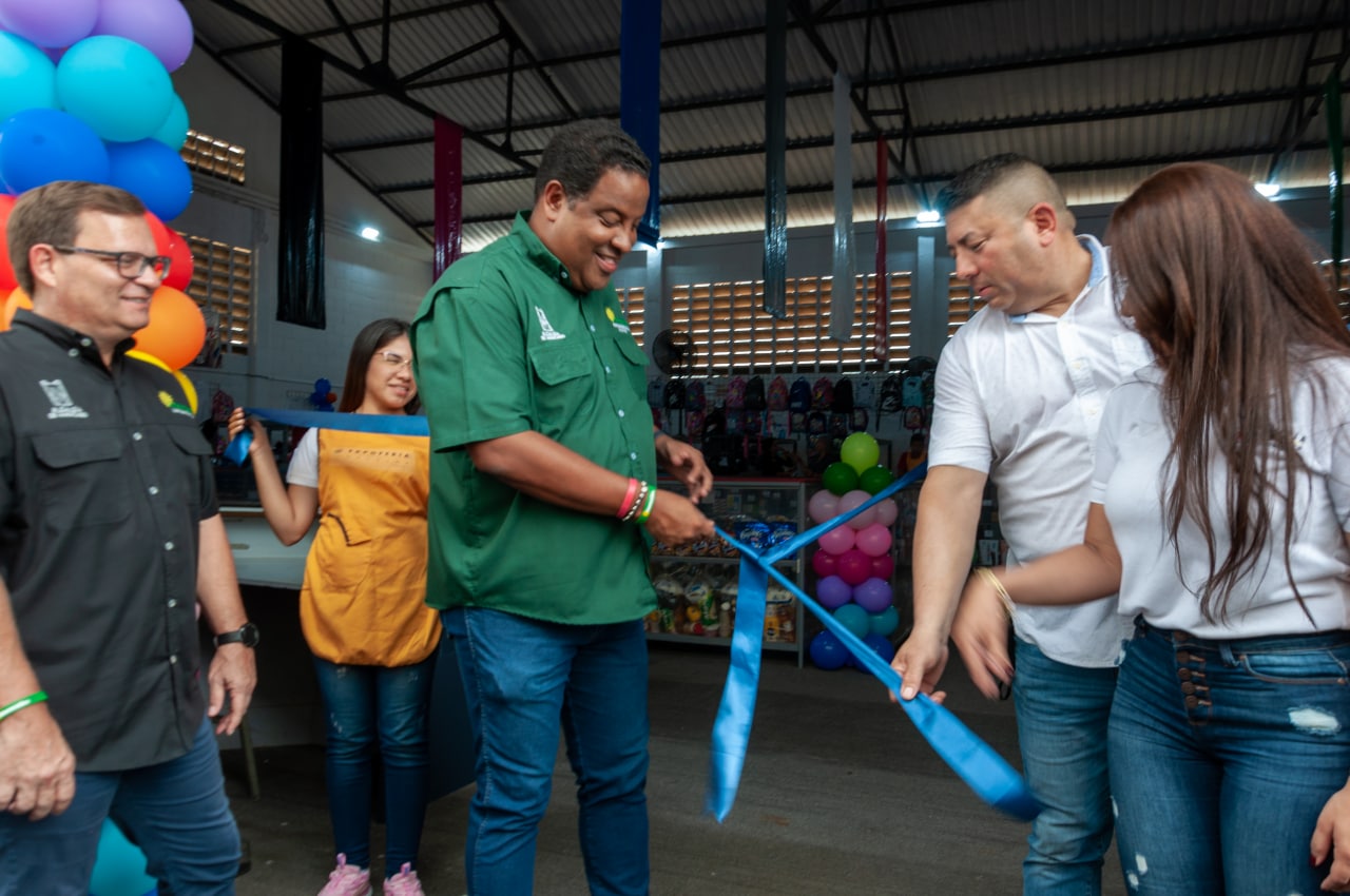 Alcaldía de Maracaibo inauguró ExpoFeria Escolar 2022 en Grano de Oro (5) Alcaldía de Maracaibo inauguró la ExpoFeria Escolar 2022 en el Hangar de Grano de Oro