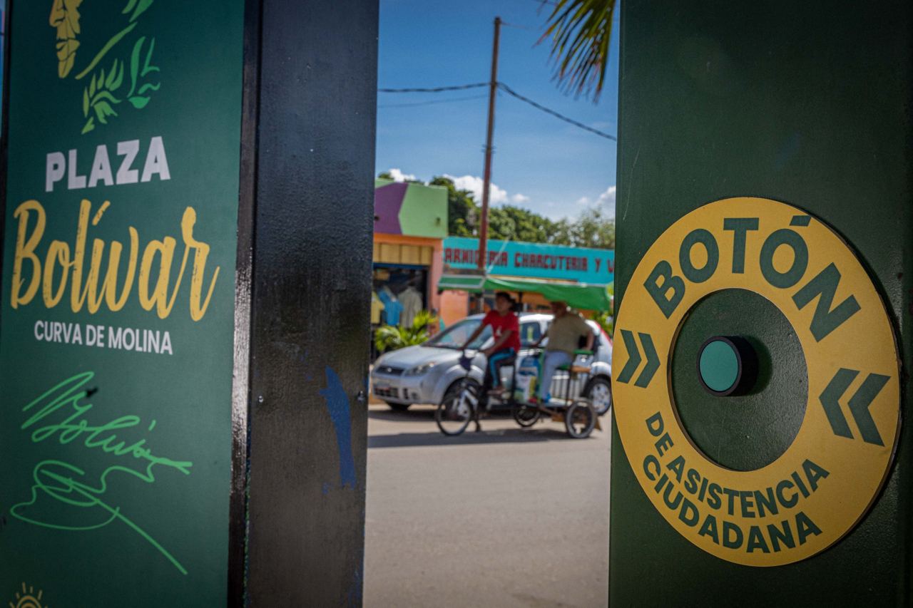 Alcaldía de Maracaibo instala botones de seguridad en postes inteligentes Alcaldía de Maracaibo instala botones de seguridad en postes inteligentes de la ciudad