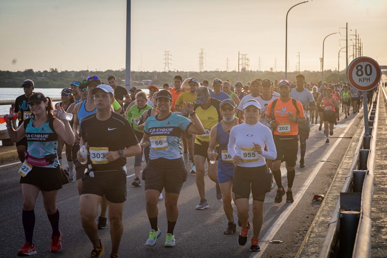 Un mirandino y Un colombiano se apoderaron de la Media Maratón (15)