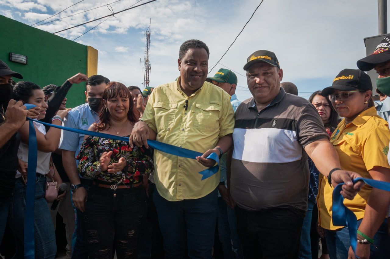Alcaldía de Maracaibo inaugura baños en la Curva de Molina (5) Alcaldía de Maracaibo construye e inaugura baños en el Mercado Curva de Molina
