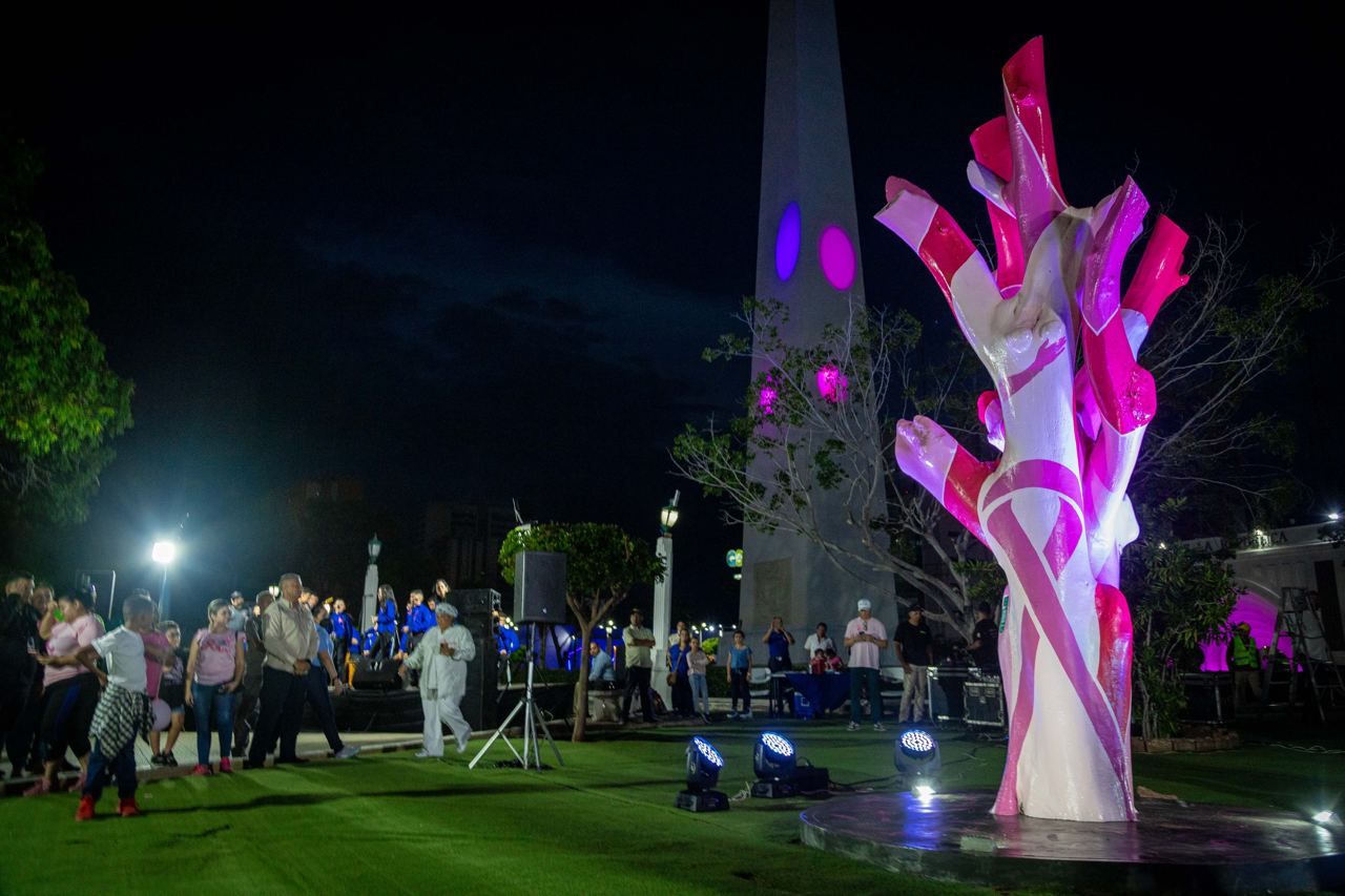 Conoce el Árbol Rosa de la lucha contra el cáncer de mama (12)