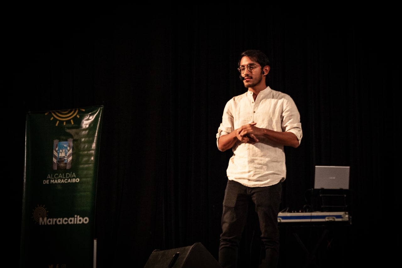 Olivares le habla a 300 jóvenes del programa Construyendo Futuro (7) Óscar Olivares le habla a 300 jóvenes del programa Construyendo Futuro