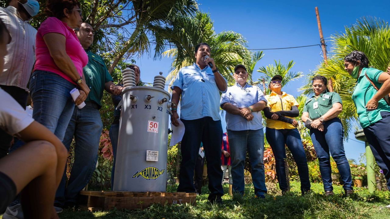 Alcaldía de Maracaibo donó transformador en Antonio Borjas (4) Alcaldía de Maracaibo donó transformador en Antonio Borjas