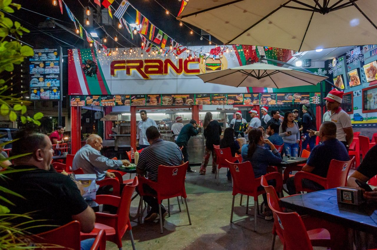 Franco recibe reconocimiento al mejor patacón de Maracaibo (2) Franco recibe reconocimiento al mejor patacón de Maracaibo