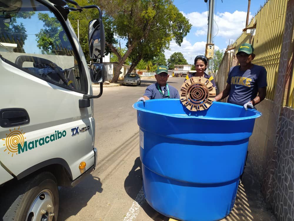 Alcaldía de Maracaibo beneficia con tanques de agua a 12 familias (2)