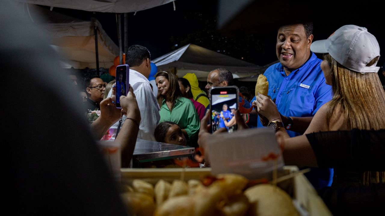 9 marcas compiten por la mejor empanada de papa con queso (1)