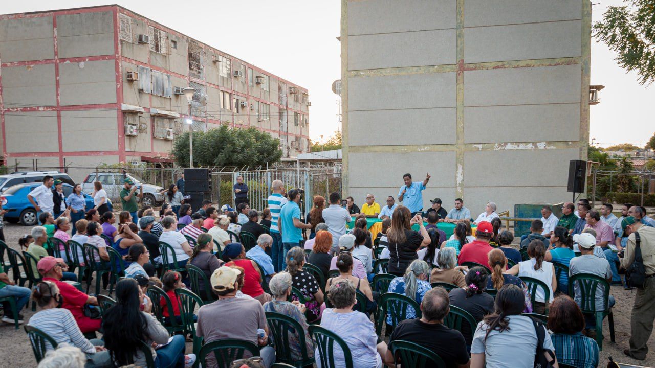 Alcaldía arranca con impermeabilización en bloques residenciales (5)
