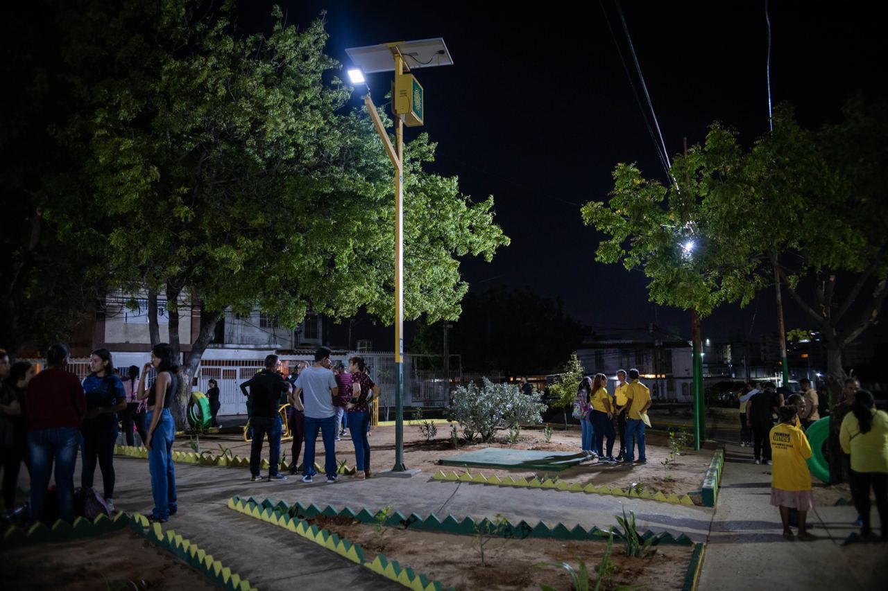 Alcaldía de Maracaibo restaura Plaza de avenida 44 de Lago Azul (1)