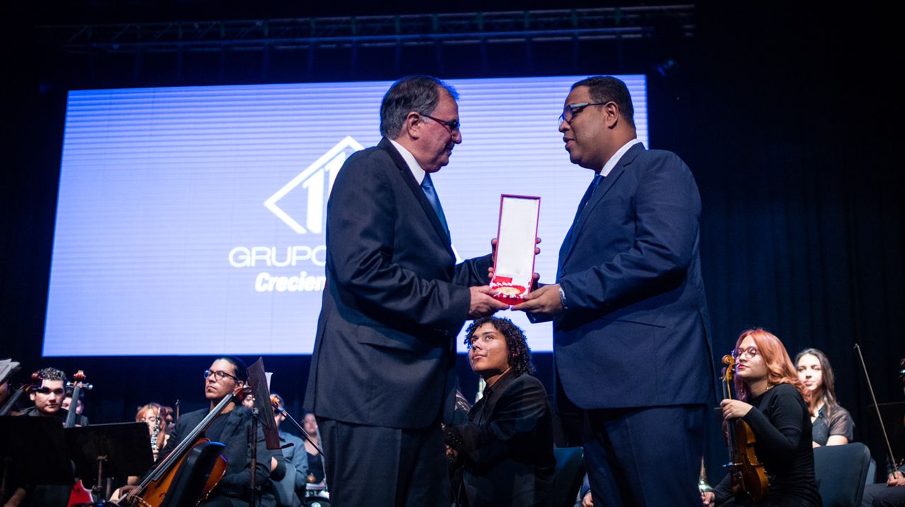 Alcaldía entregó Orden San Sebastián al Grupo Cobeca (1)