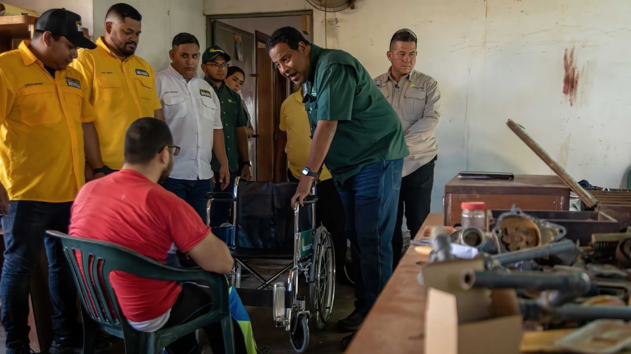 Con la entrega de más de 30 sillas, Alcaldía de Maracaibo arranca el programa Sueños Sobre Ruedas este 2023 (1)