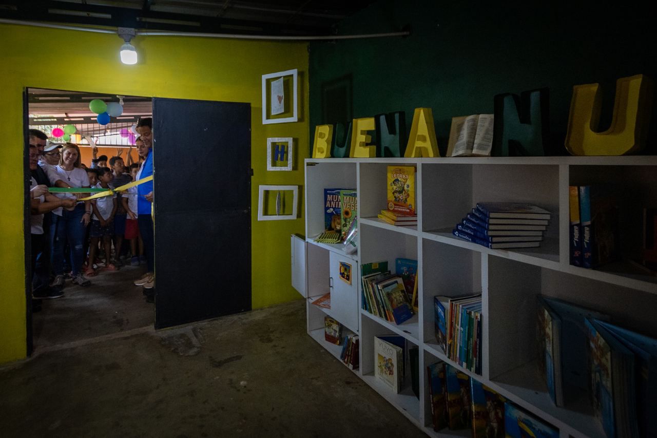 Séptima Sala de Lectura llega a Amalwyn en el sur de Maracaibo (3)