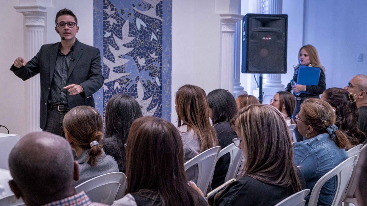 Servidores de Maracaibo reciben taller de Miguel Zambrano (2)