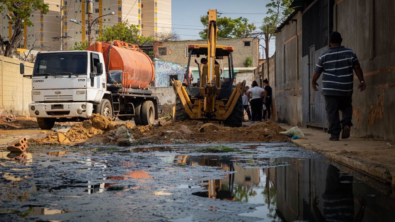 Alcaldía de Maracaibo sustituye colector en la calle 87 de Veritas (1)