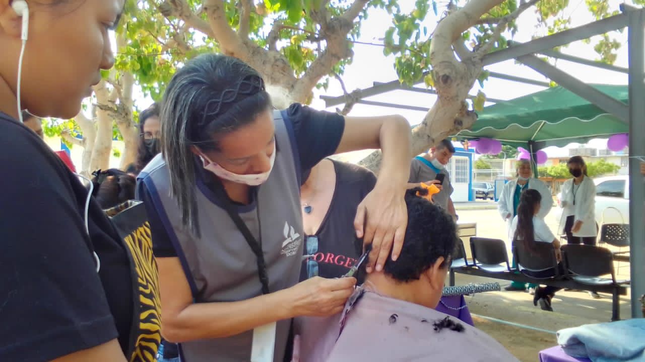 Con jornada de peluquería y barbería, participantes de cursos del IMCEC demuestran las habilidades aprendidas en cortes de cabello (2)