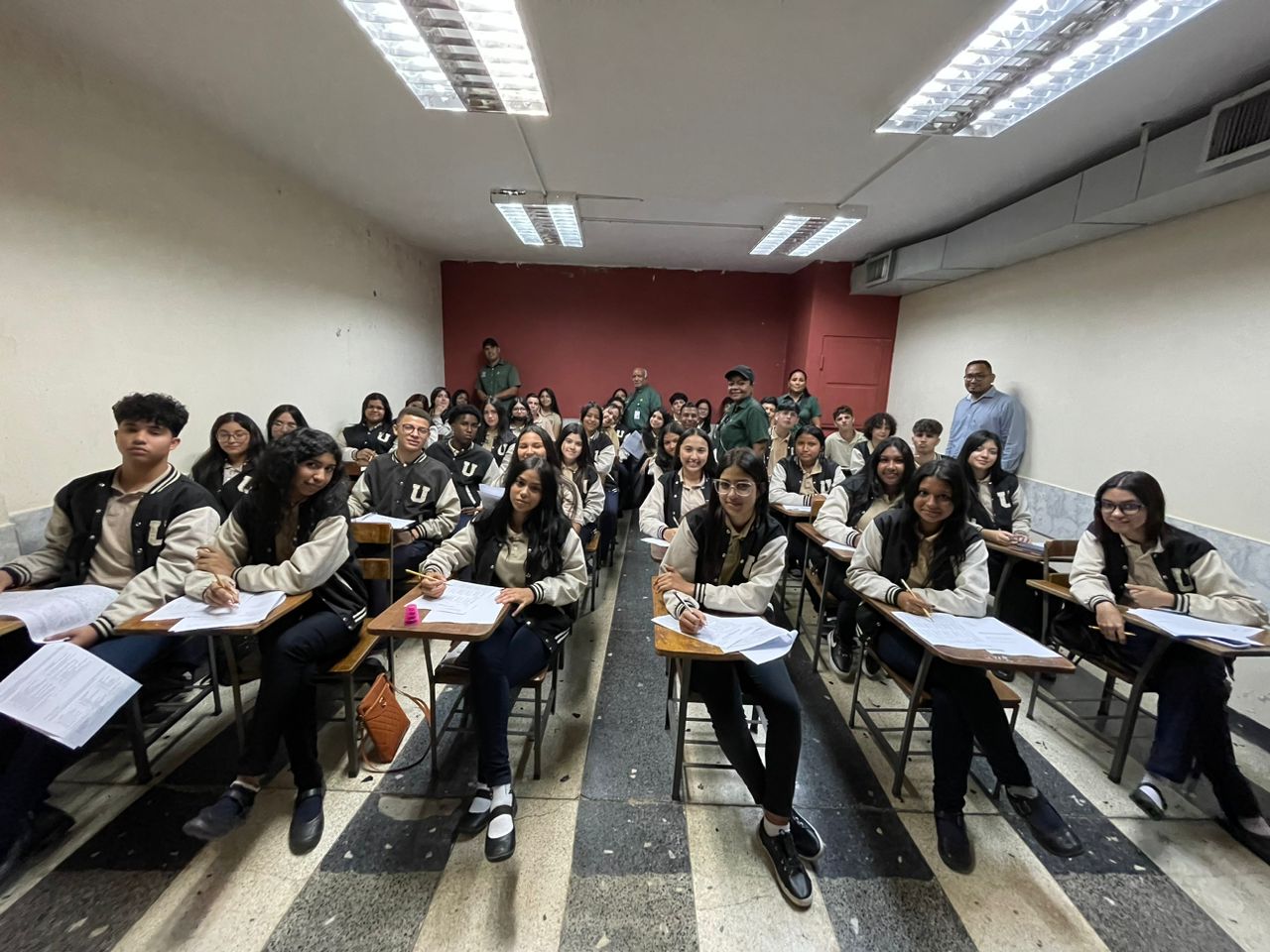 Alcaldía aplica Prueba Vocacional futuros bachilleres de Maracaibo (3)