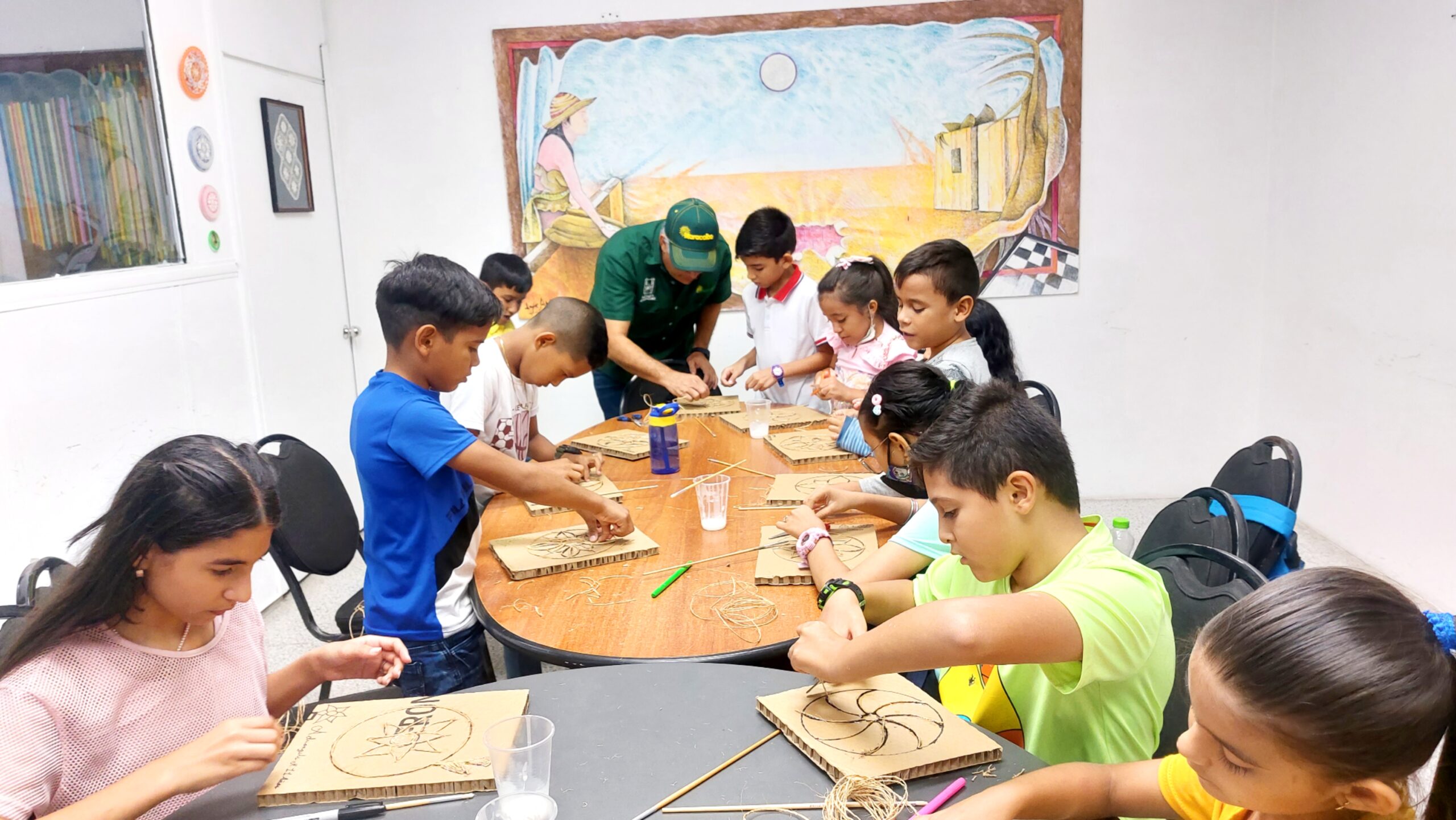 Alcaldía de Maracaibo dicta taller de colorgrafía a niños (2)
