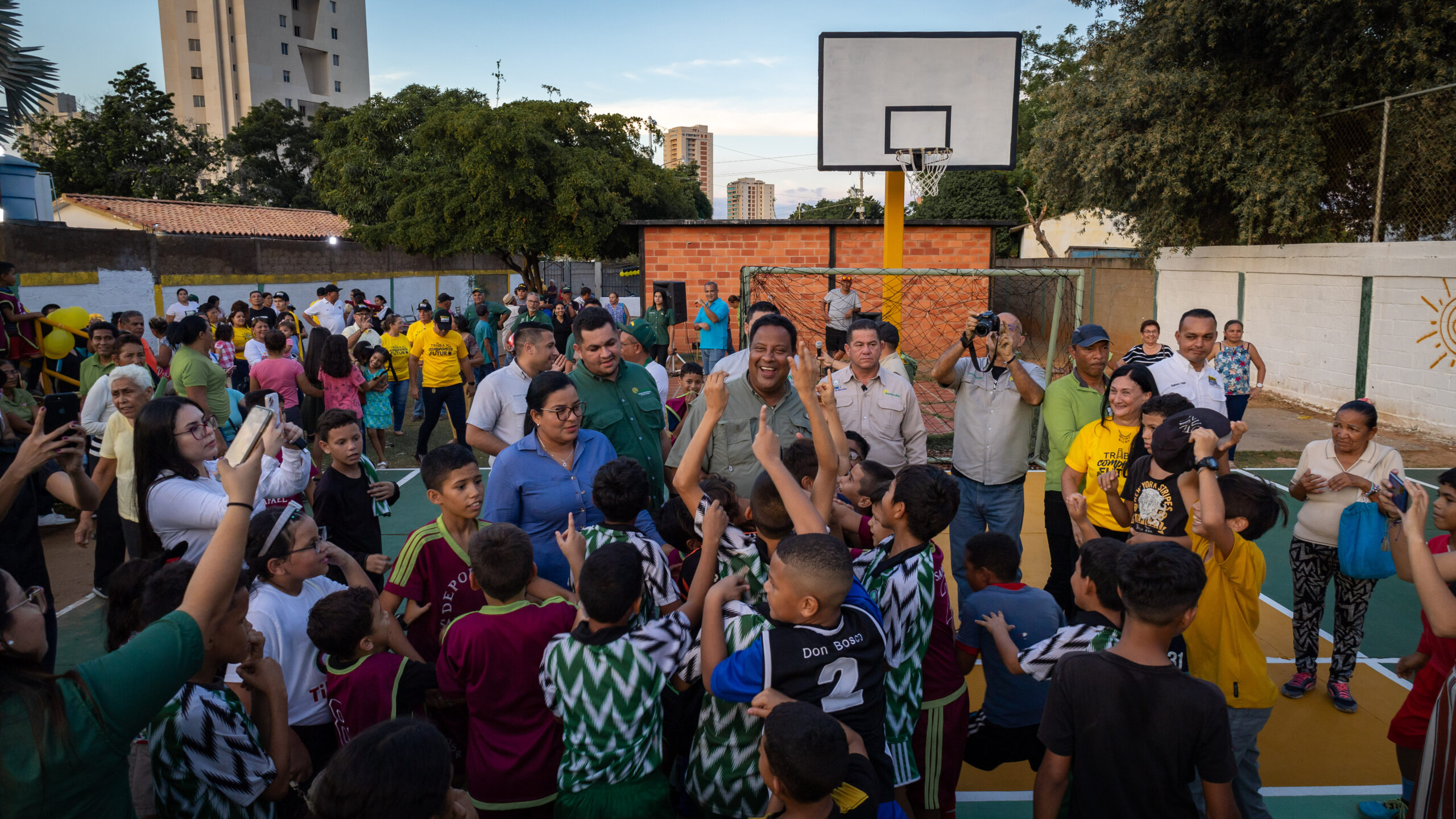Alcaldía de Maracaibo recupera la cancha deportiva de Don Bosco (2)