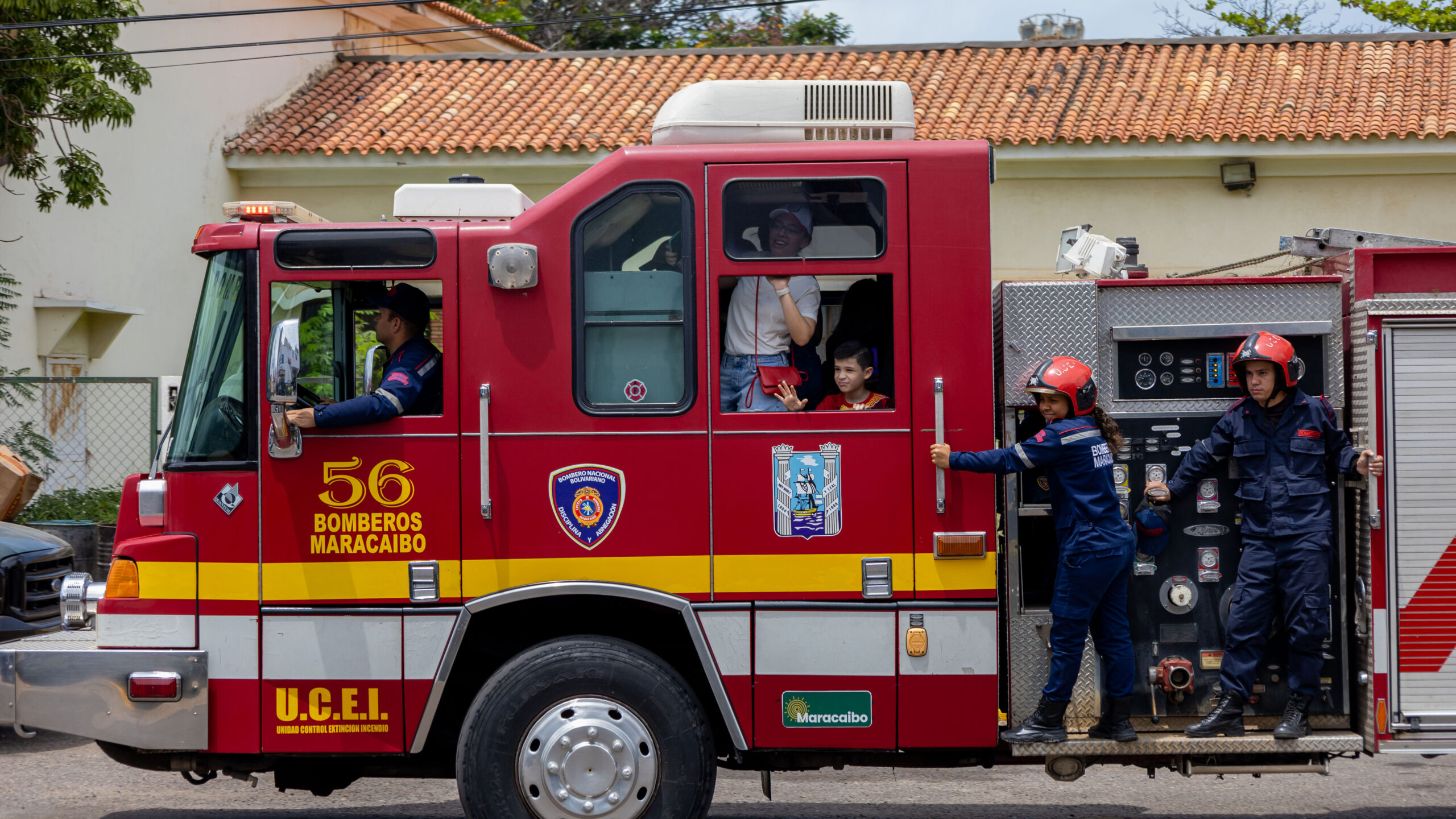 Bomberos de Maracaibo realizó simulacro de incendio de quema controlada en la avenida Bella Vista