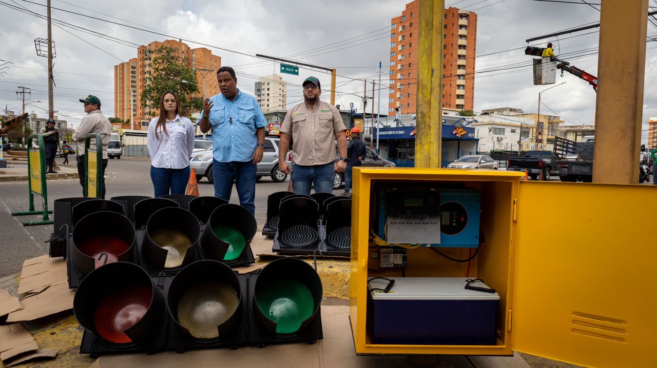 35 nuevos semáforos con paneles solares instalan en Maracaibo (3)