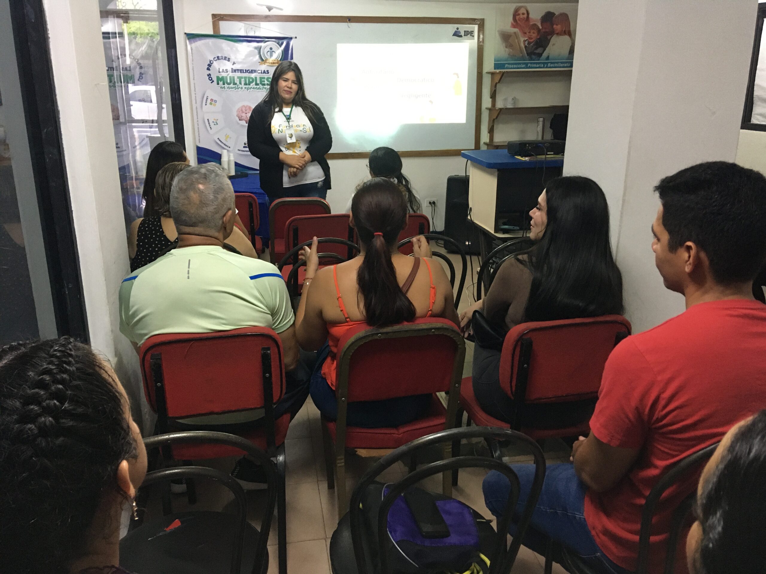 Más de 600 marabinos se han formado en la Escuela para Padres (5)