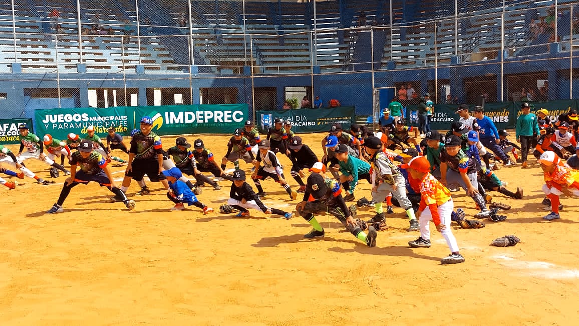 130 niños y jóvenes participaron en la cuarta Clínica de Béisbol (2)