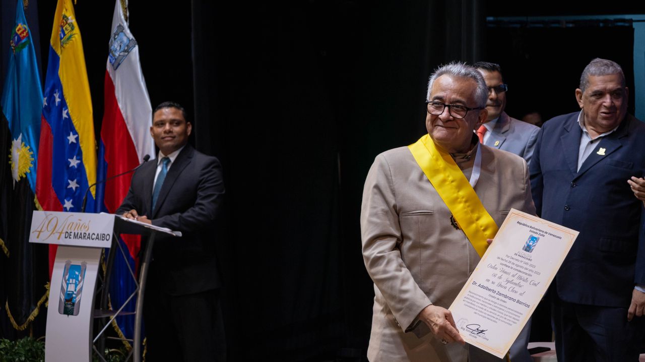 20 personas e instituciones recibieron Orden 8 de Septiembre (4)