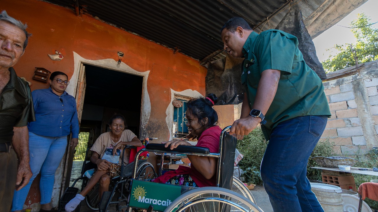 Alcaldía cumple el “sueño” de tener una silla de ruedas a 35 niños (5)