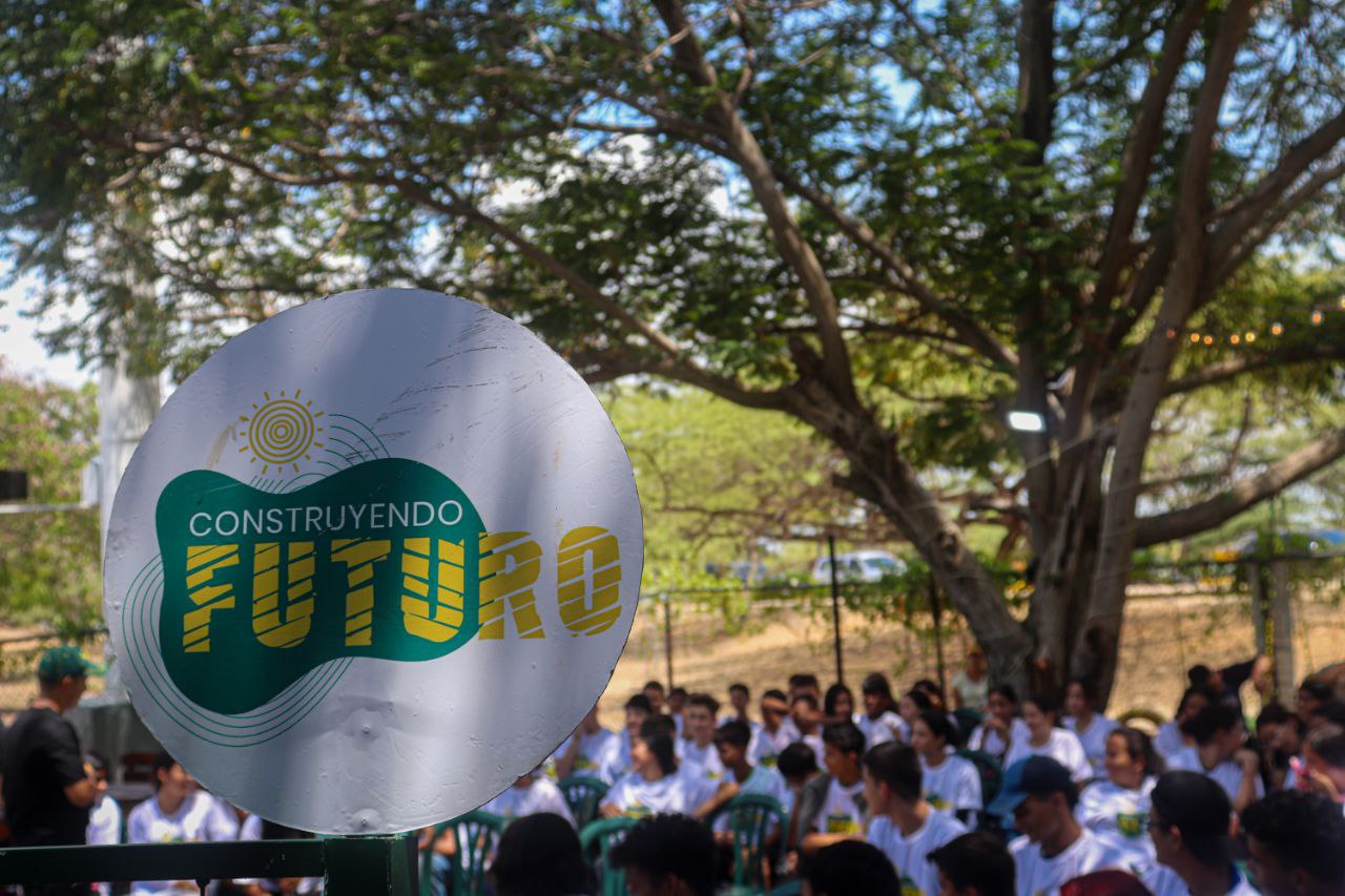 Jóvenes de Construyendo Futuro reciben charla de educación sexual (7)