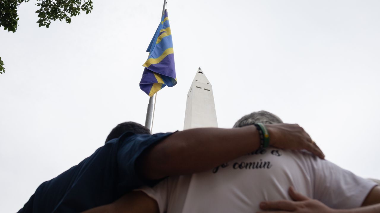 Maracaibo se convirtió en la primera ciudad de Venezuela en izar la bandera que representa a las personas sordas (7)