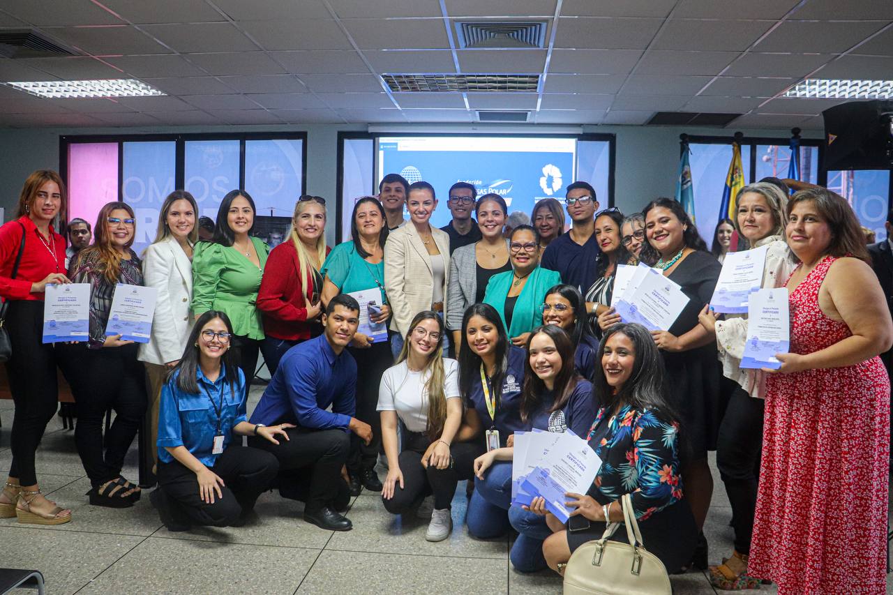 Alcaldía de Maracaibo y la Urbe certificaron a 13 participantes del programa “Marcas hechas por Mujeres” (5)