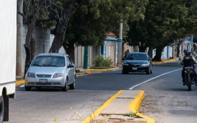Alcaldía de Maracaibo entrega asfaltado en Los Modines y batea en la esquina de Don Pepe