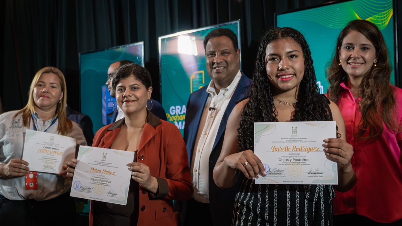 Más de 1600 marabinos formados por la Alcaldía en talleres de medios de vida (7)