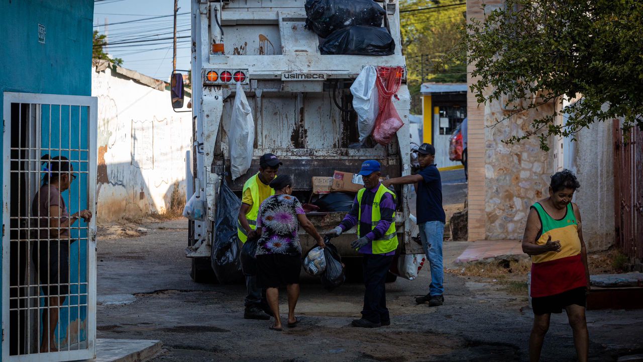 Sacar los desechos en bolsas bien amarradas aumenta la efectividad de la recolección en 80% (2)