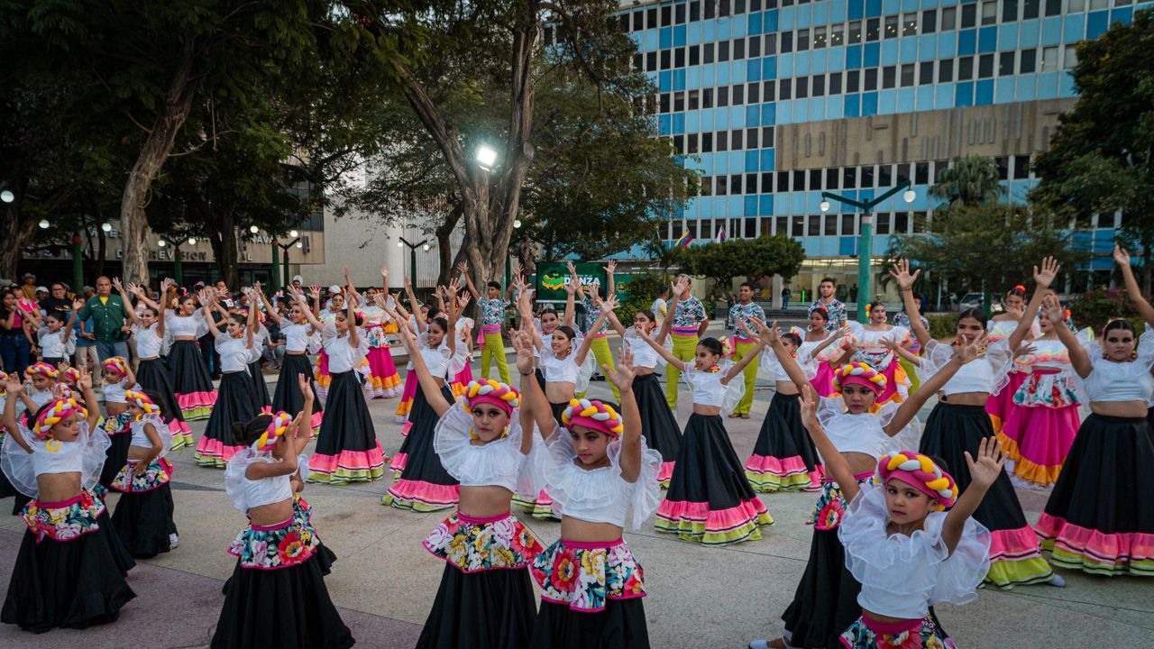 Alcaldía de Maracaibo celebró el Día de la Danza Nacionalista con 250 bailarines en escena (8)