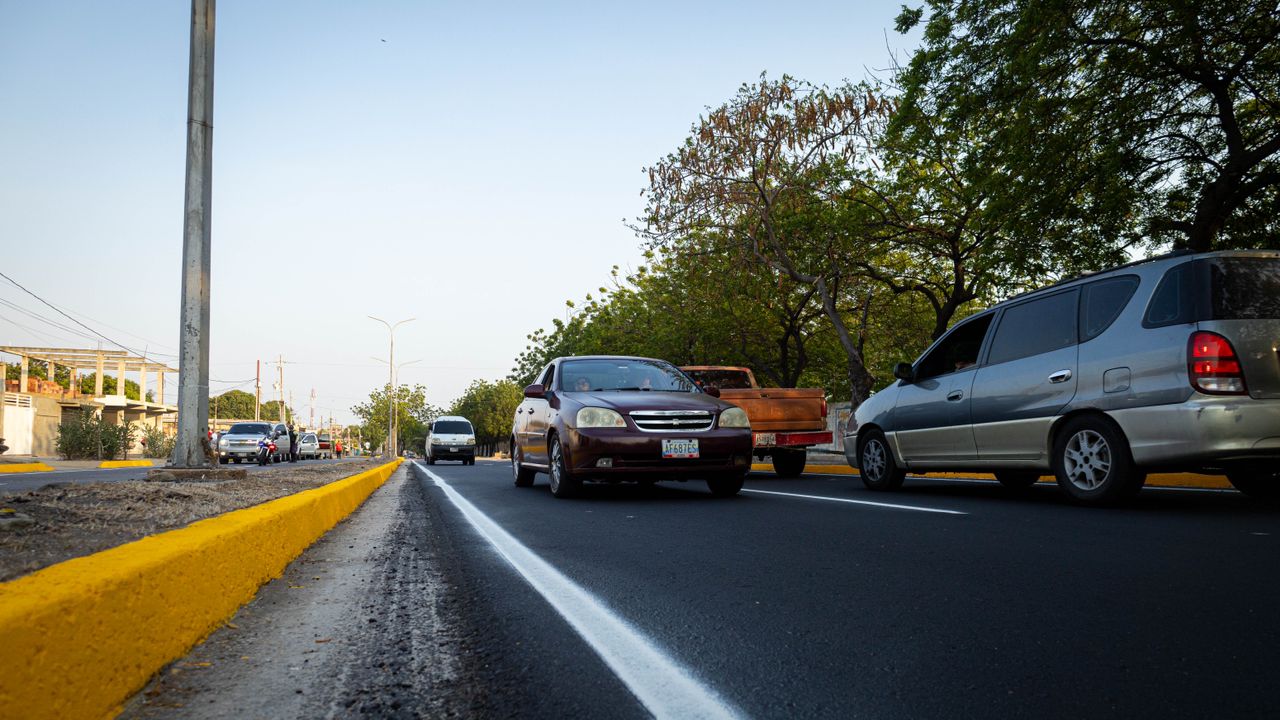 Alcaldía entrega bacheo en la avenida 16 Guajira tramo Ziruma (1)