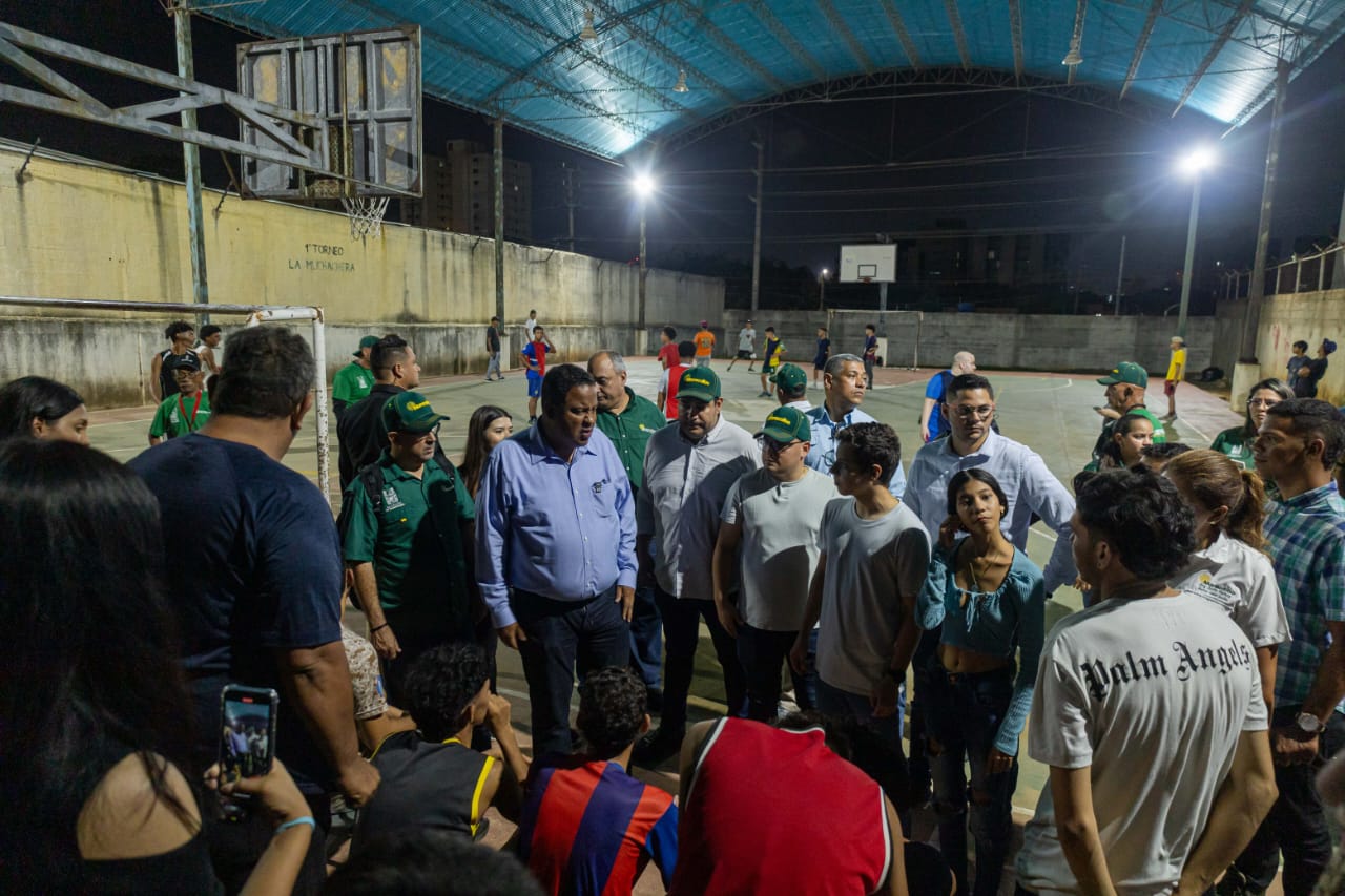 Alcaldía retribuye iluminación a La Muchachera (3)