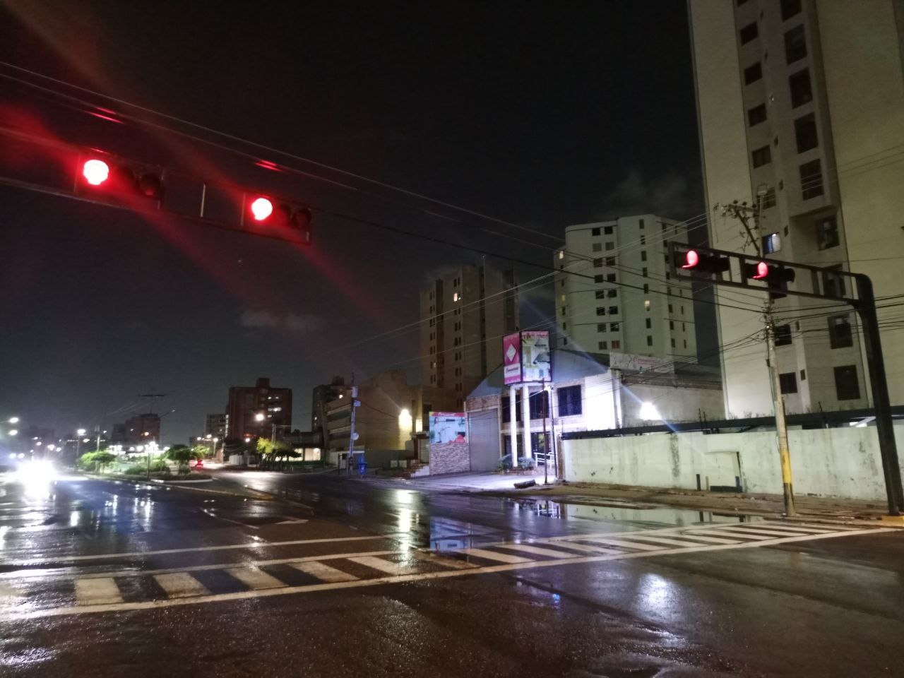 Intersección 1ro de Mayo ya tiene encendidos los 4 semáforos (1)