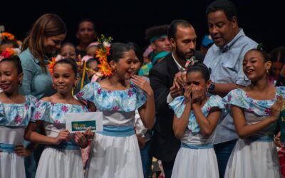 Alcalde Rafael Ramírez Colina encendió ruedo de la Plaza para Todos de Maracaibo