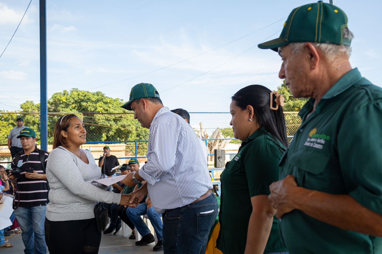 485 familias beneficiada con última entrega de nomenclaturas 2024 (2)