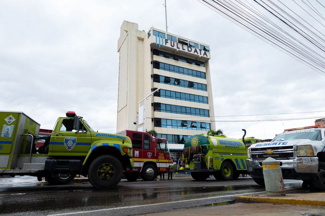 Bomberos de Maracaibo respondió al incendio en torre FullData (1)