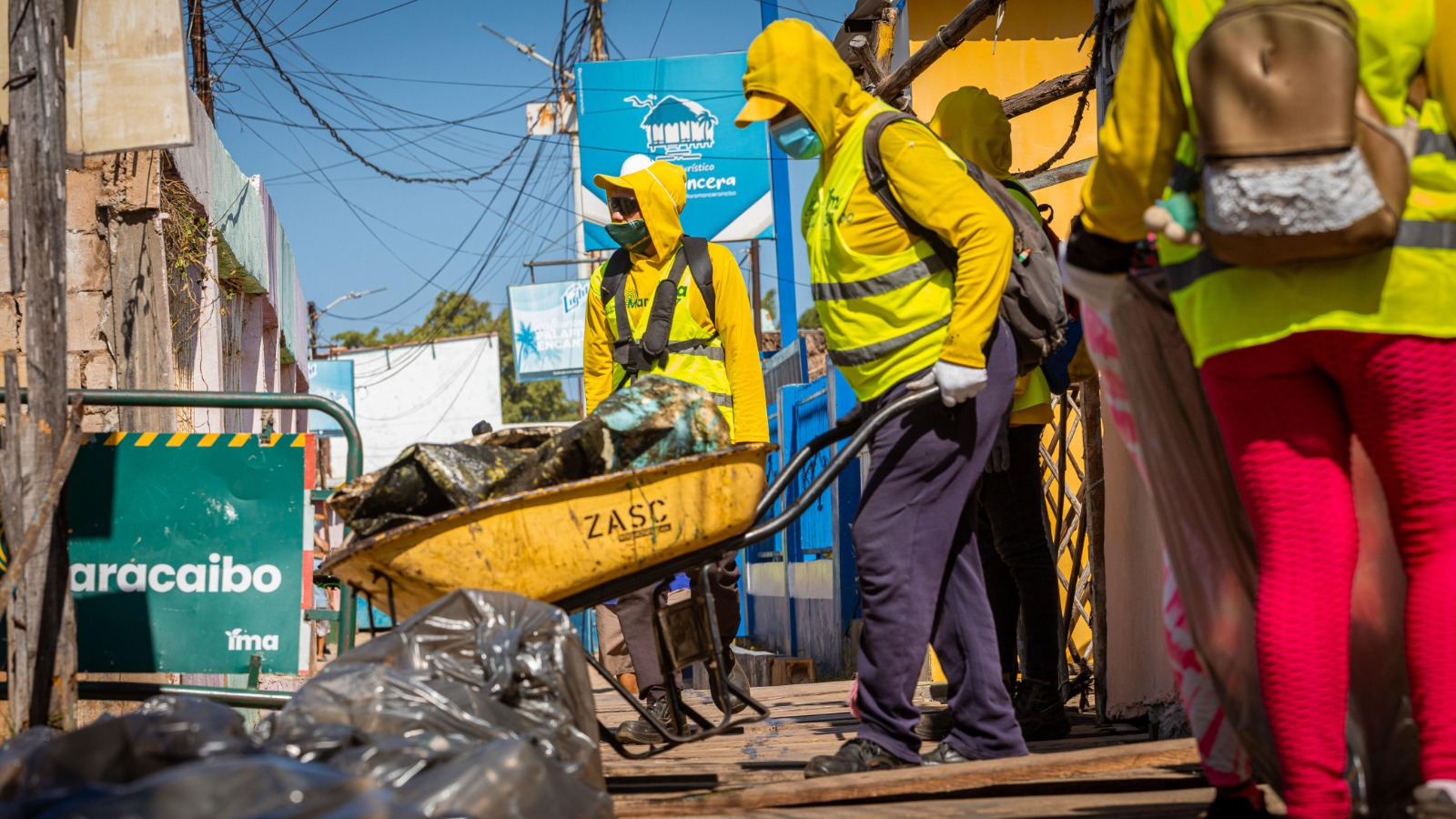 IMA sanea un kilómetro de espacio en la primera limpieza de 2025 en las Riberas del Lago (1)
