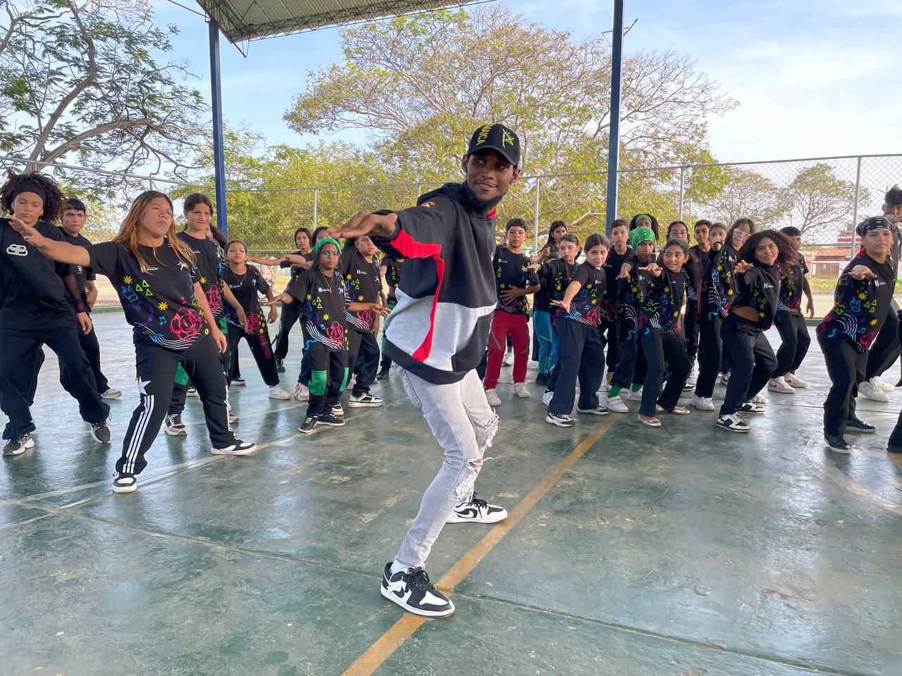 Alcaldía de Maracaibo lleva a Francisco Eugenio Bustamante el “arte del Dancehall” con bailarín jamaiquino (1)