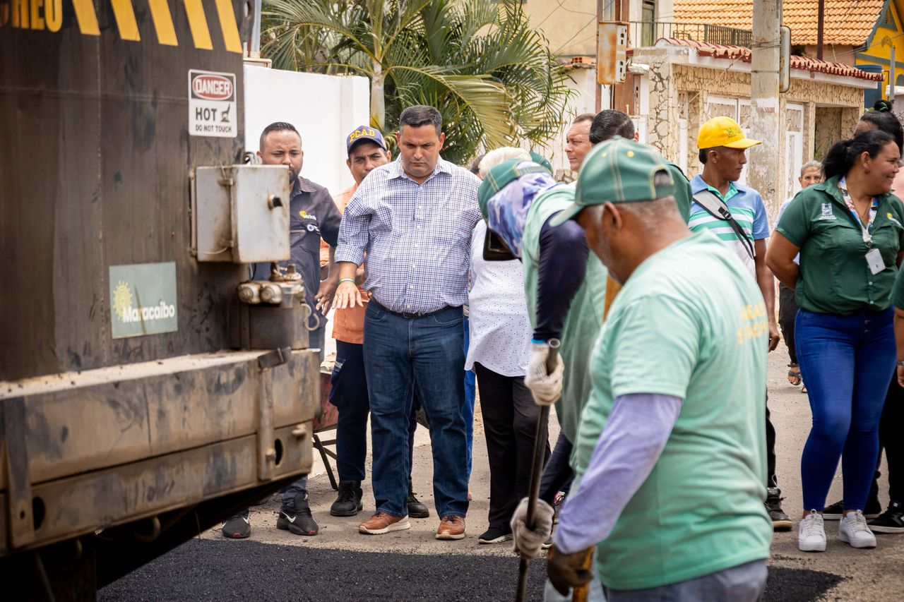 Plan Rápido de Bacheo 2025 llega a la calle Jugo después de más de 35 años sin asfaltado (9)